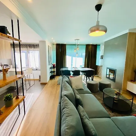 Lovely For Family And Group Of Friends Apartment