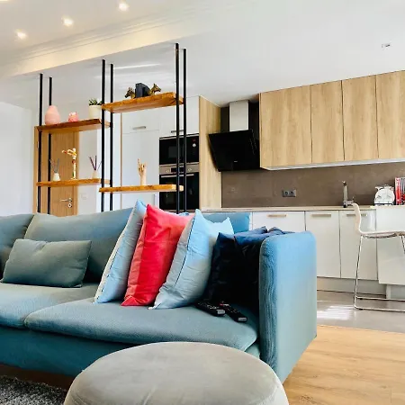 Apartment Lovely For Family And Group Of Friends *