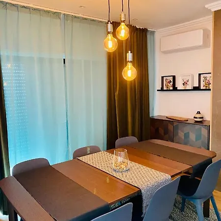 Lovely For Family And Group Of Friends Apartment *